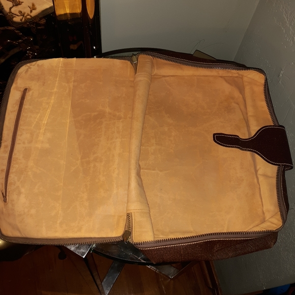 Gucci Clutch - 10 inches wide and 7.5 inches in height. - Picture 6 of 12